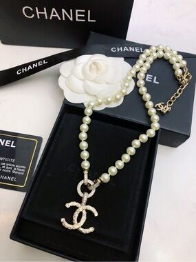 Chanel Pearl CC Pendant Necklace – Timeless Luxury Statement Piece